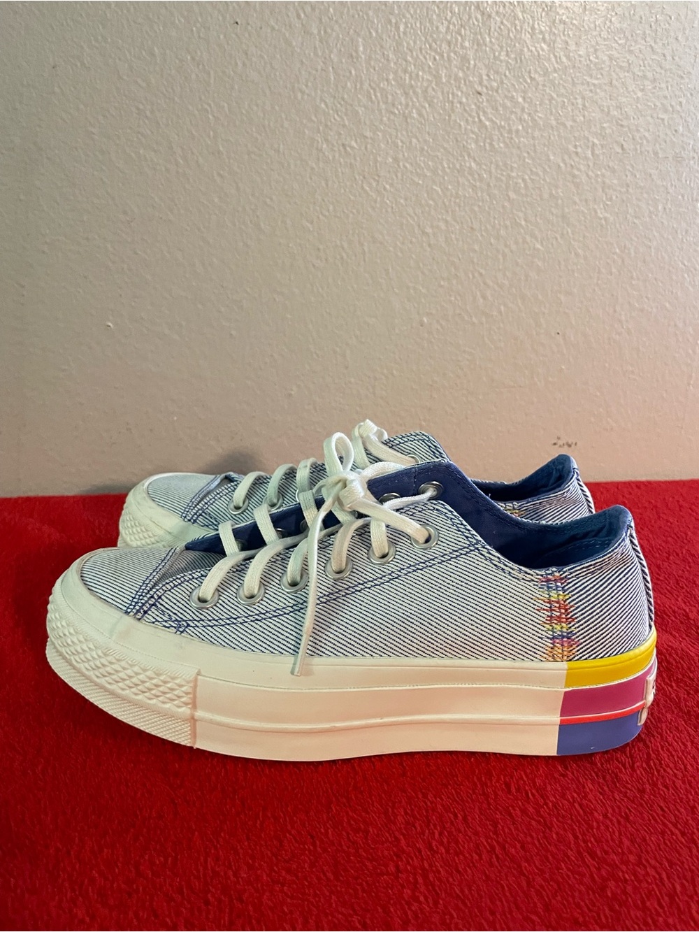 Converse all star women size 5.5